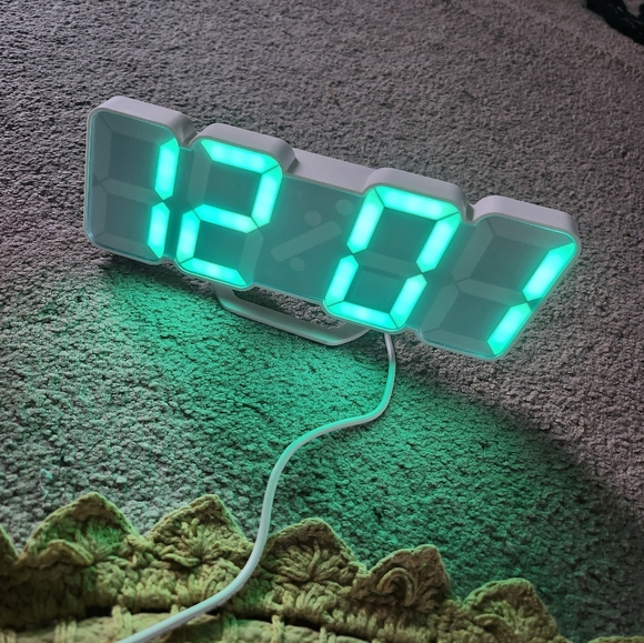 Digital Clock - Picture 1 of 4